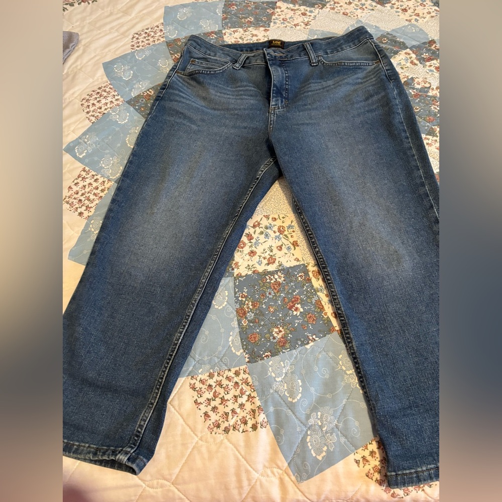 Lee Blue Relaxed Jeans with Classic Design